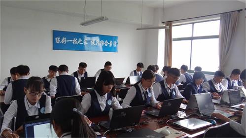 威海有商務日語（+計算機平面設計）專業(yè)嗎？
