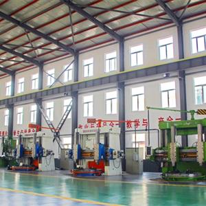 機械加工技術專業(yè)立車教學生產車間